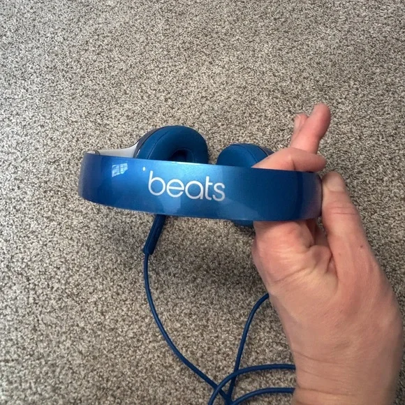 Beats by Dr. Dre Solo2 Over the Ear Headphones Blue with Case - Picture 8 of 8